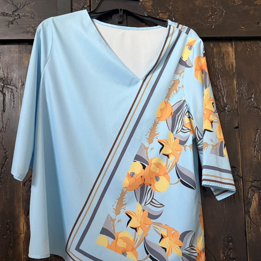 XL Light Blue Floral Blouse – V-Neck, ¾ Sleeve, Soft Stretch